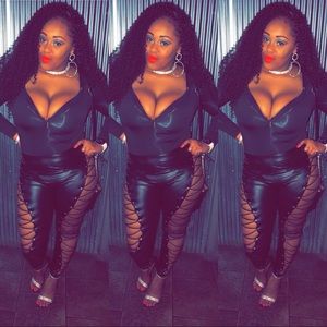 💕Faux leather lace up pants 💕